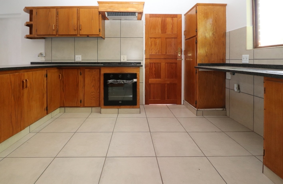 To Let 4 Bedroom Property for Rent in Flamwood North West